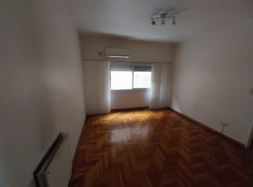 Departamento · 46m² · 3 Ambientes · Alquiler - Tres Ambientes Al Contrafrente - Flores