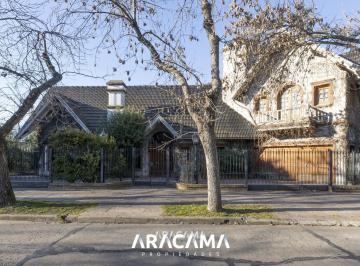 Casa · 400m² · 6 Ambientes · 3 Cocheras · Casa en Venta - Monte Grande