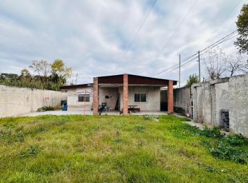 Casa · 110m² · 3 Ambientes · 2 Cocheras · Casa en Venta 2 Dorm. con Parque