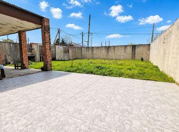 Casa · 110m² · 3 Ambientes · 2 Cocheras · Casa en Venta 2 Dorm. con Parque