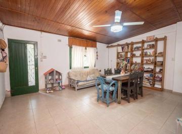 Casa · 160m² · 7 Ambientes · 1 Cochera · Venta Casa con Amplio Terreno, Pileta y Galpón