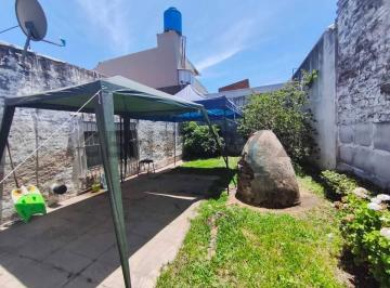 Casa · 93m² · 3 Ambientes · 2 Cocheras · Venta Casa 4 Ambientes en José León Suarez con Jardín