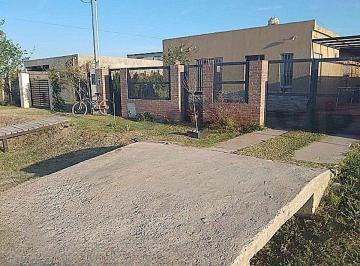 Casa · 94m² · 3 Ambientes · 1 Cochera · Casa 2 Dorm. Jardín y Pileta Campiñas Piñero