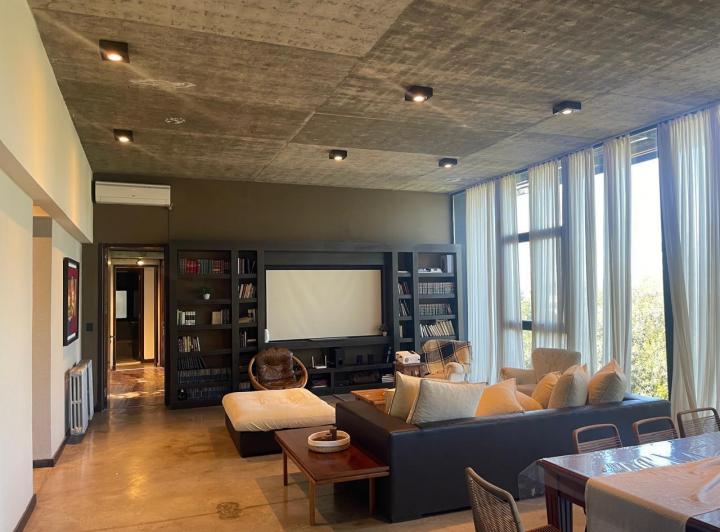 Casa · 500m² · 5 Ambientes · 2 Cocheras