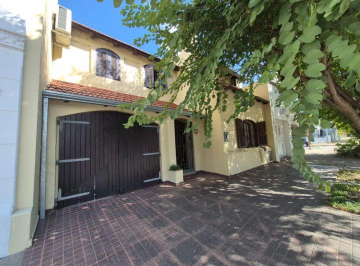 Casa · 188m² · 2 Ambientes · 1 Cochera