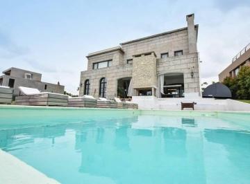 Casa · 470m² · 7 Ambientes · 1 Cochera · Casa Chalet en Venta en Nordelta, Tigre, G. B. a. Zona Norte