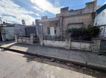 Casa · 100m² · 3 Ambientes · 2 Cocheras · Casa Lote Propio Villa Sarmiento 3 Amb C/patio y Terraza