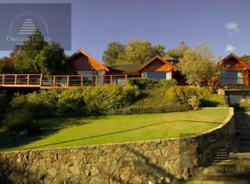 Casa · 1629m² · 9 Ambientes · 6 Cocheras · Casa en Altos del Sol