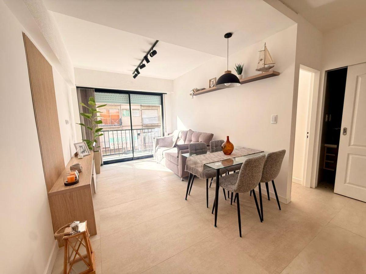 Depto reciclado 2 amb, 37m² con balcón — Plaza Colón