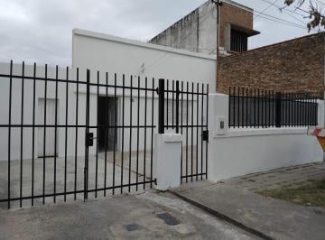 Casa de 3 ambientes, Ciudad de Santa Fe · Nuevo Ingreso en Alquiler, Casa de Dos Dorm.:derqui 2255: Ingreso Para Vehículo, Living