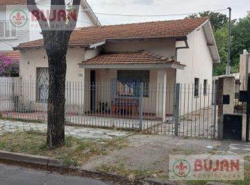 Casa · 300m² · 4 Ambientes · 1 Cochera · Casa en Venta en Monte Grande - 4 Ambientes con Patio y Cochera