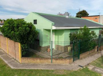 Casa · 106m² · 4 Ambientes · 1 Cochera · Venta Casa 4 Amb Plátanos Apta Crédito