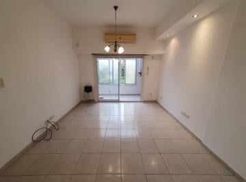 PH de 2 ambientes, Parque Chacabuco · Hermoso Departamento Tipo Casa de 2 Ambientes Al Contrafrente, con Hermosa Vista a Jardín Común!