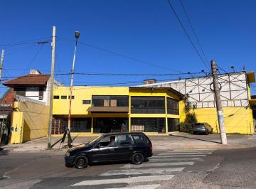 Depósito · 305m² · Local con Deposito en Inmejorable Ubicación en Esquina.
