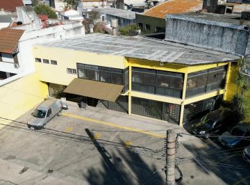 Depósito · 305m² · Local con Deposito en Inmejorable Ubicación en Esquina.