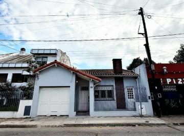 Casa · 120m² · 3 Ambientes · 1 Cochera · Casa de 3 Ambientes con Cochera y Jardin en Venta