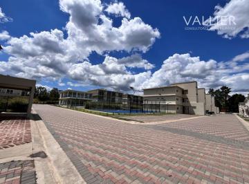 Casa · 132m² · 4 Ambientes · 2 Cocheras · Casa Dúplex en Alquiler en Chic Village, La Lonja, Pilar