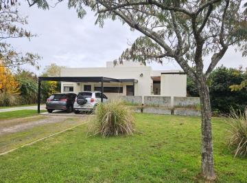 Casa · 267m² · 7 Ambientes · 6 Cocheras · Casa Barrio Santa Barbara
