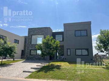 Casa · 222m² · 5 Ambientes · 1 Cochera · Casa en Venta de 3 Dorm. en El Naudir