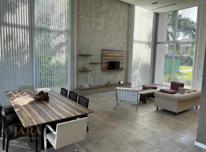 Casa · 890m² · 5 Ambientes · 4 Cocheras