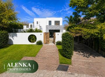 Casa de 6 ambientes, Pilar · Venta | Excelente Casa Moderna con Buen Terreno Libre y Gran Ubicacion | Los Lagartos C. C