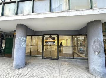 Local comercial · 100m² · 5 Ambientes · Alquiler Local Comercial Vidriera Ideal Indumentaria / Oficina / Kinesologia / Turismo Rioja 1150