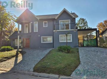 Casa · 203m² · 5 Ambientes · 6 Cocheras · Casa en Septiembre
