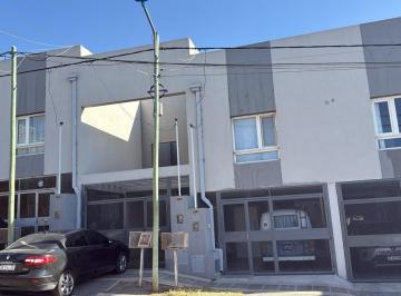 PH · 78m² · 3 Ambientes · 1 Cochera · PH en Neuquen
