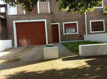 Casa · 150m² · 4 Ambientes · 1 Cochera · Moreno & Asociados Alquila Duplex en Barrio Nuevo Poeta Lugones. Se Encuentra Ub