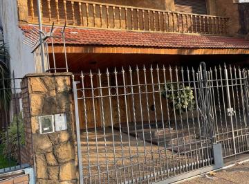 Casa de 4 ambientes, Lomas de Zamora · Venta Chalet Lomas