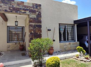 Casa · 183m² · 3 Ambientes · 2 Cocheras · Casa en Venta - 2 Dorm. 3 Baños - La Rioja