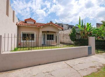 Casa · 65m² · 3 Ambientes · 1 Cochera · Casa 3 Amb Venta Lanus Oeste Parque