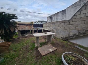 Casa de 2 ambientes, Morón · Casa PH 70 m² Al Frente con Cochera y Jardin, Alquiler Moron Sur