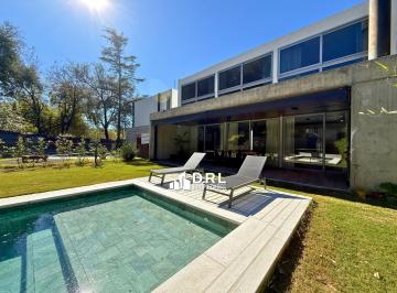 Casa · 200m² · 6 Ambientes · 2 Cocheras · Casa en Venta en Brook House