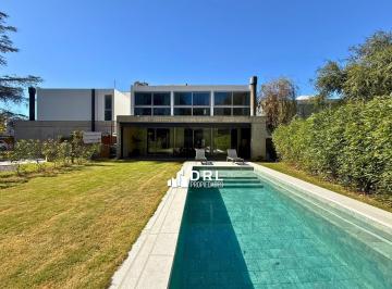 Casa · 200m² · 6 Ambientes · 2 Cocheras · Casa en Venta en Brook House