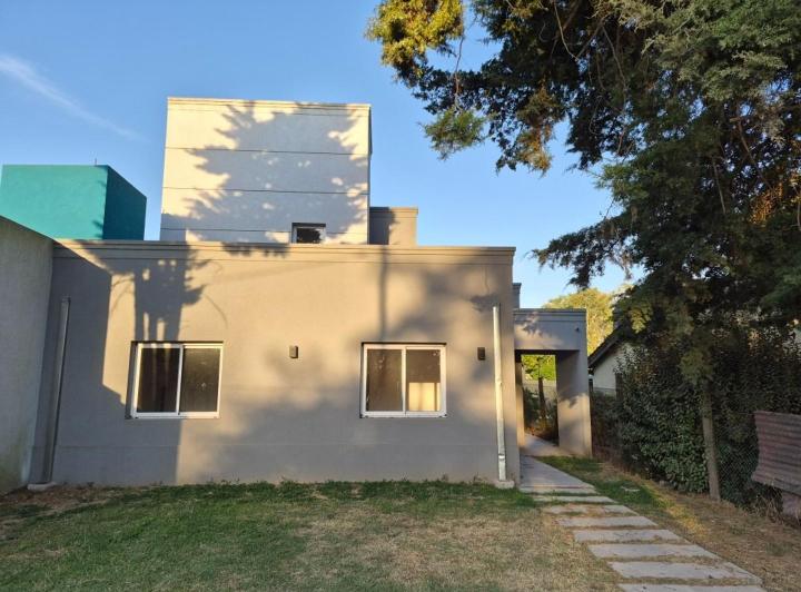 Casa · 150m² · 4 Ambientes · 2 Cocheras