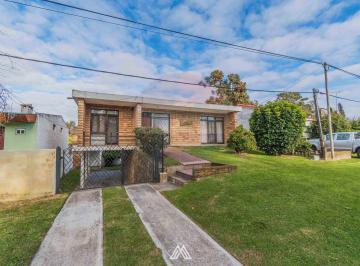 Casa · 106m² · 4 Ambientes · 1 Cochera · Venta - Casa 3 Dorm - Parrillero - Cochera - Atlantida Sur