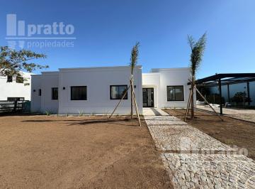 Casa · 180m² · 6 Ambientes · 3 Cocheras · Casa en San Matias
