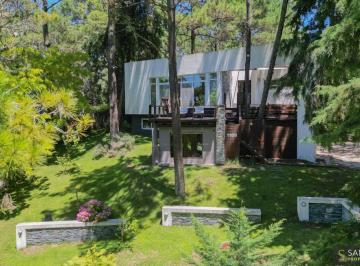 Casa de 5 ambientes, Cariló · Casa en Venta con Vista Al Golf de Cariló, 5 Ambientes, Moderna.