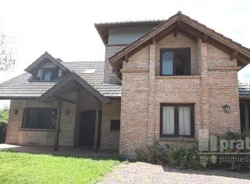 Casa · 241m² · 7 Ambientes · 4 Cocheras · Casa en Santa Clara en Venta a La Laguna