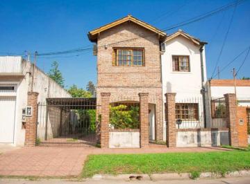Casa de 6 ambientes, Ituzaingó · Chalet en Alquiler en Ituzaingo Norte