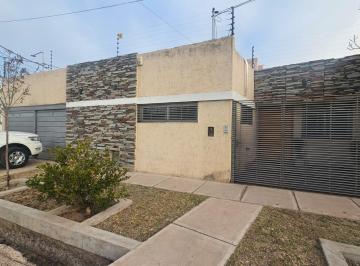 Casa · 160m² · 5 Ambientes · 3 Cocheras · Venta Casa 4 Dorm 3 Baños en Russel Maipu