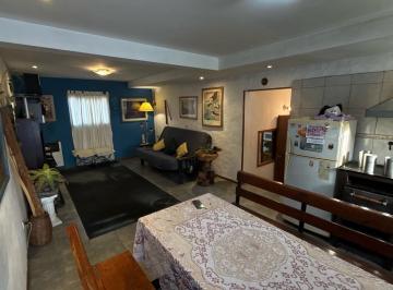 Casa · 220m² · 9 Ambientes · 1 Cochera · Venta - Casa de 9 Ambientes Zona Chauvín Apta Profesional