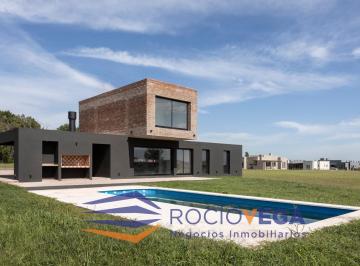 Casa · 150m² · 4 Ambientes · 1 Cochera · Casa en Alquiler Barrio Los Juncos Lujan