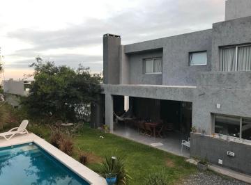 Casa · 370m² · 5 Ambientes · 2 Cocheras · Casa a Le Venta en La Rufina