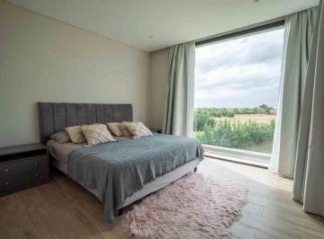 Casa · 180m² · 6 Ambientes · 2 Cocheras · Casa 6 Amb Venta San Sebastián Area 1 Fondo Verde