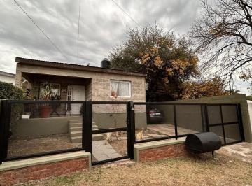 Casa · 300m² · 3 Dormitorios · 1 Cochera · Casa en Venta + Departamento Independiente en Salsipuedes | 3 Dorm., Pileta y Cochera