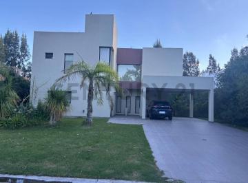 Casa de 4 ambientes, San Vicente · Alquiler - Casa en Alquiler con Jardín y Piscina