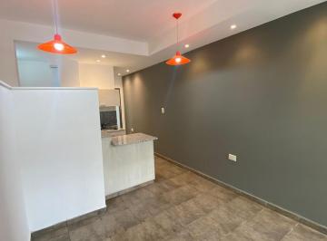Local comercial · 45m² · 2 Ambientes · Local en San Vicente - Pb con Patio. Escritura.
