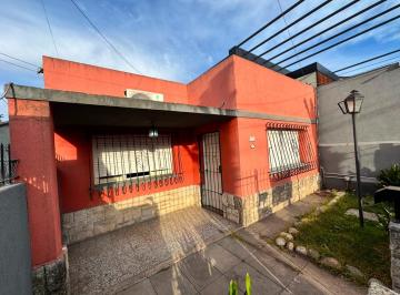Casa · 80m² · 4 Ambientes · 1 Cochera · Casa en Alquiler - 3 Dorm. - San Antonio de Padua